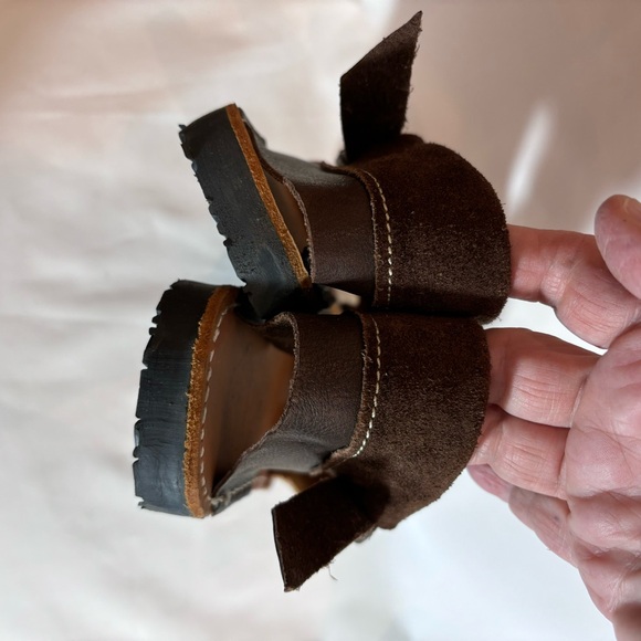 Handcrafted Brown Leather Women’s Sandals - Picture 8 of 10